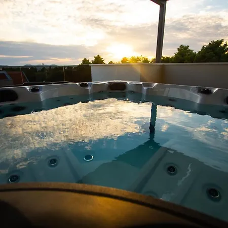 Azzurro Apartment - With Private Rooftop Jacuzzi Zadar Buitenkant foto