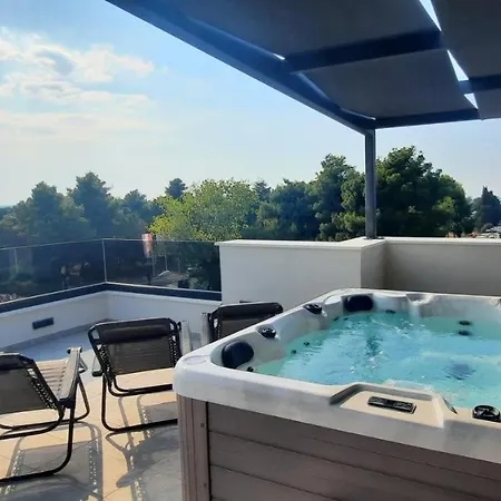 Azzurro Apartment - With Private Rooftop Jacuzzi Zadar Buitenkant foto