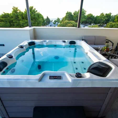 Azzurro Apartment - With Private Rooftop Jacuzzi Zadar Buitenkant foto