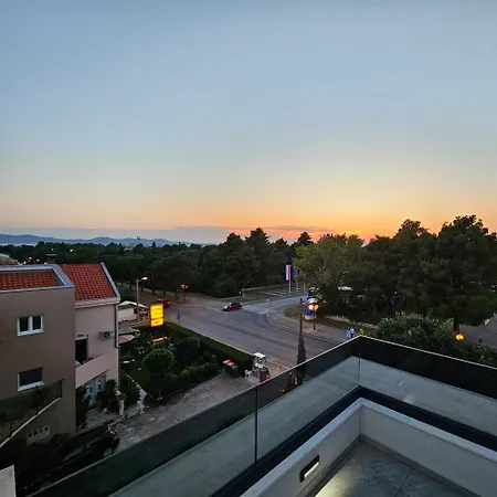 Azzurro Apartment - With Private Rooftop Jacuzzi Zadar Buitenkant foto