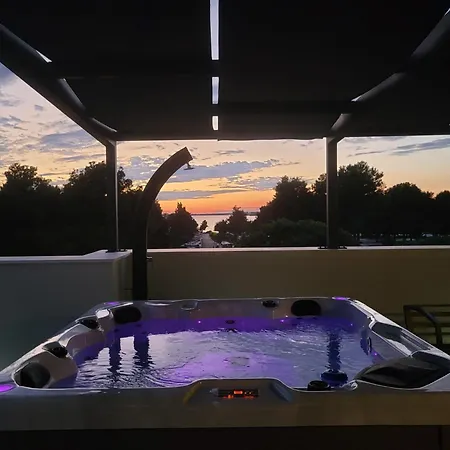 Azzurro Apartment - With Private Rooftop Jacuzzi Zadar Buitenkant foto