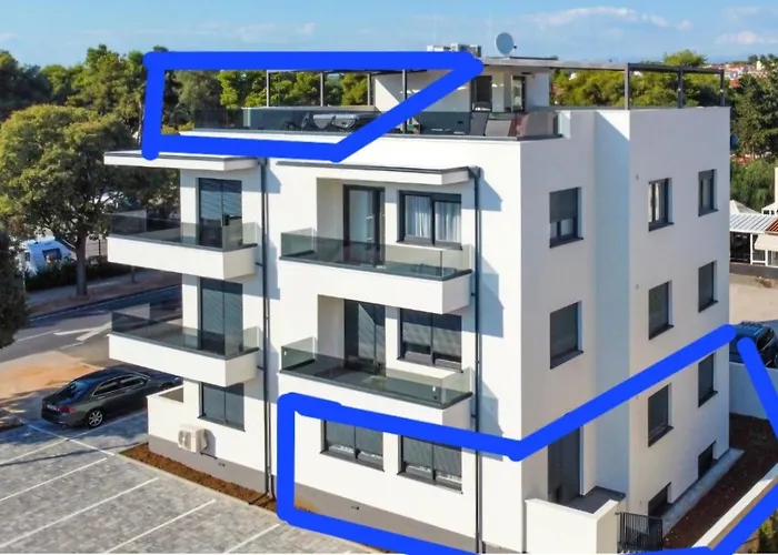 Azzurro Apartment - With Private Rooftop Jacuzzi