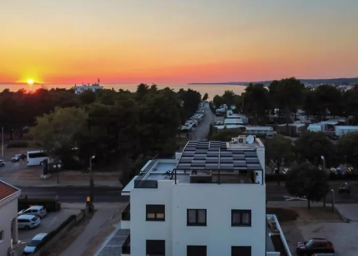 Azzurro Apartment - With Private Rooftop Jacuzzi