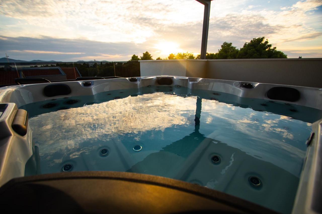 Azzurro - With Private Rooftop Jacuzzi Appartement Zadar