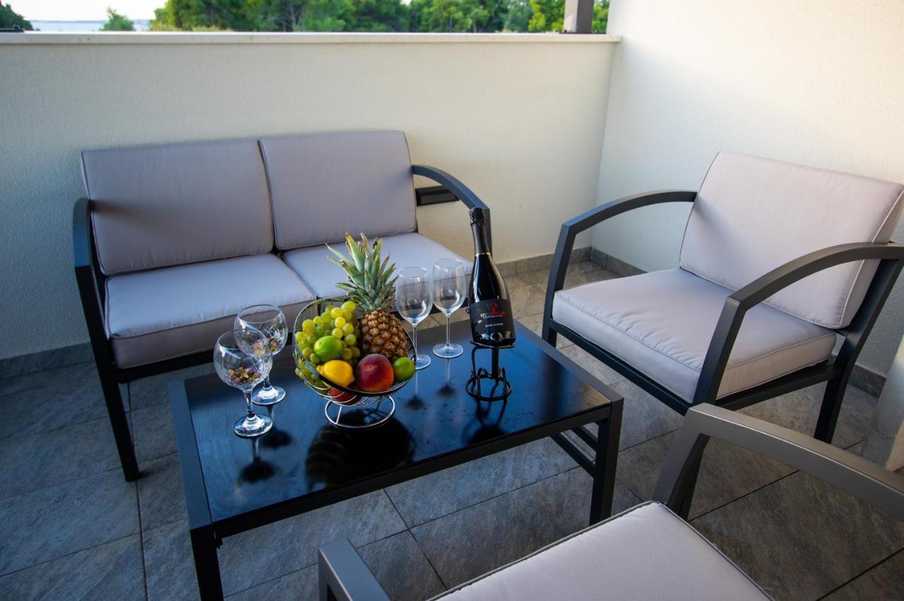 Azzurro - With Private Rooftop Jacuzzi * Zadar