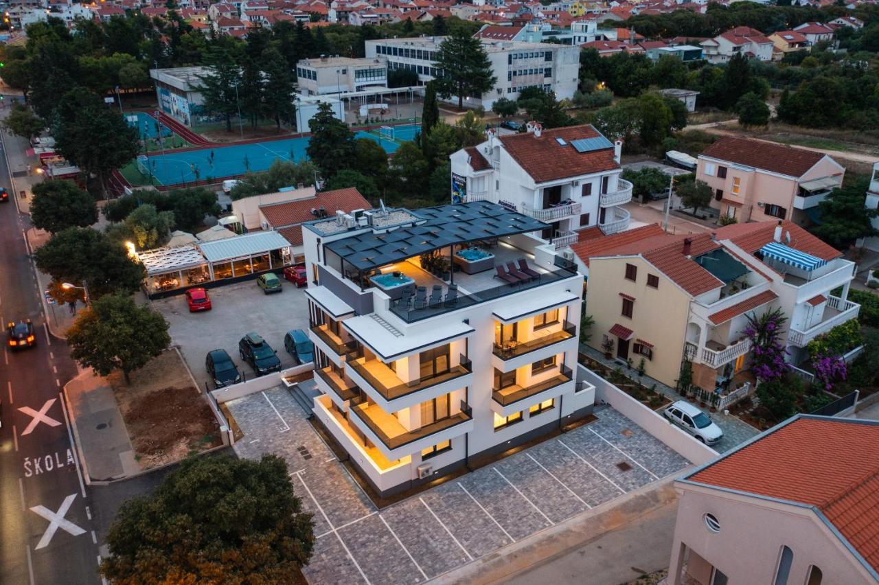 Azzurro - With Private Rooftop Jacuzzi *