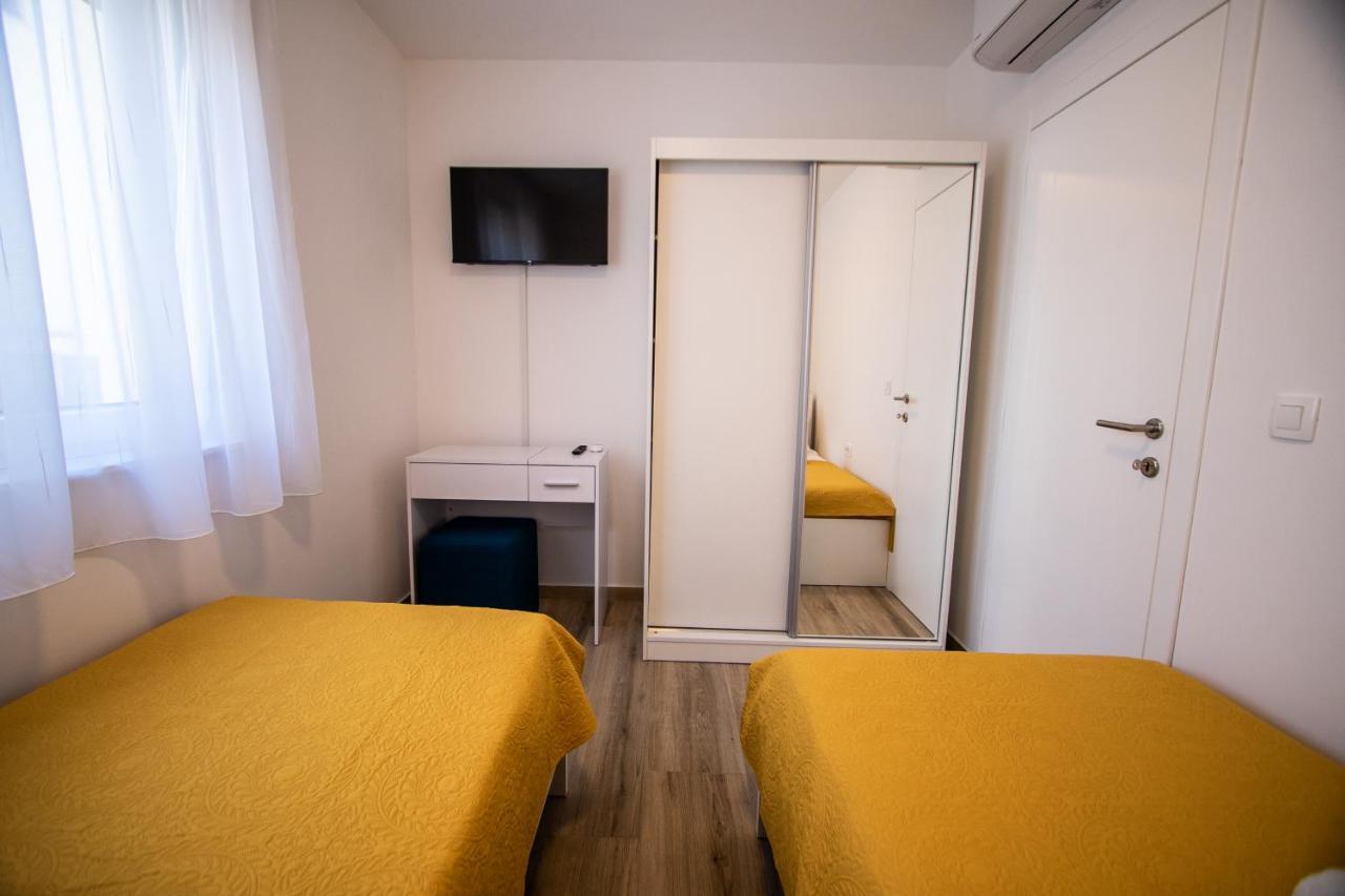 Azzurro - With Private Rooftop Jacuzzi