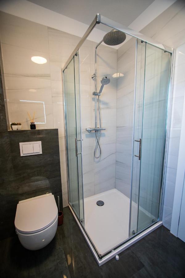 Azzurro - With Private Rooftop Jacuzzi Zadar