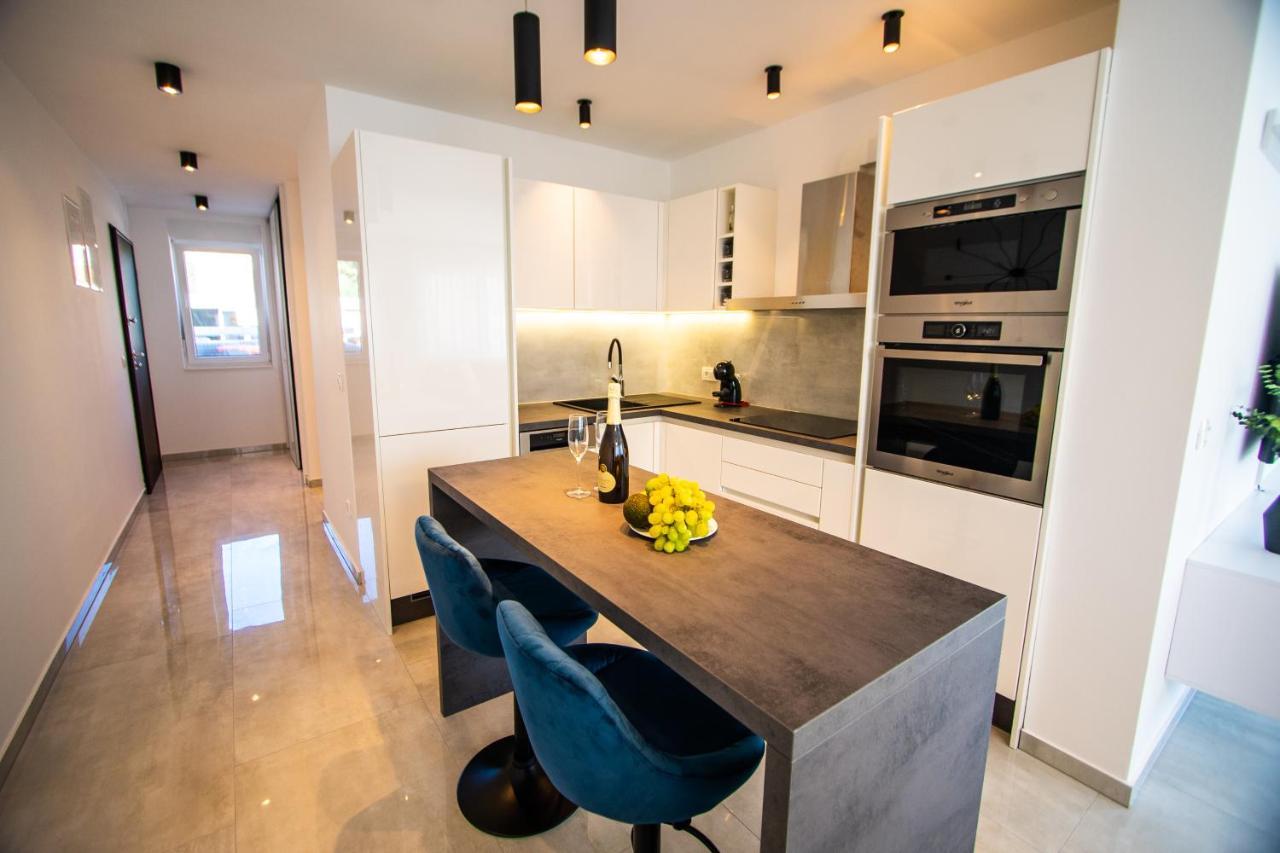 Apartment Azzurro - With Private Rooftop Jacuzzi *