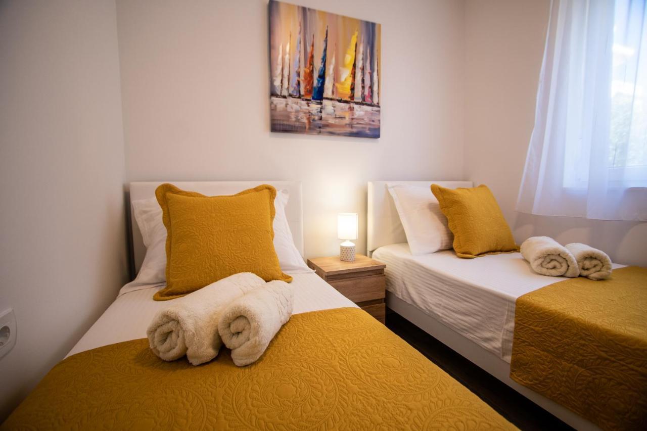 Azzurro - With Private Rooftop Jacuzzi Zadar