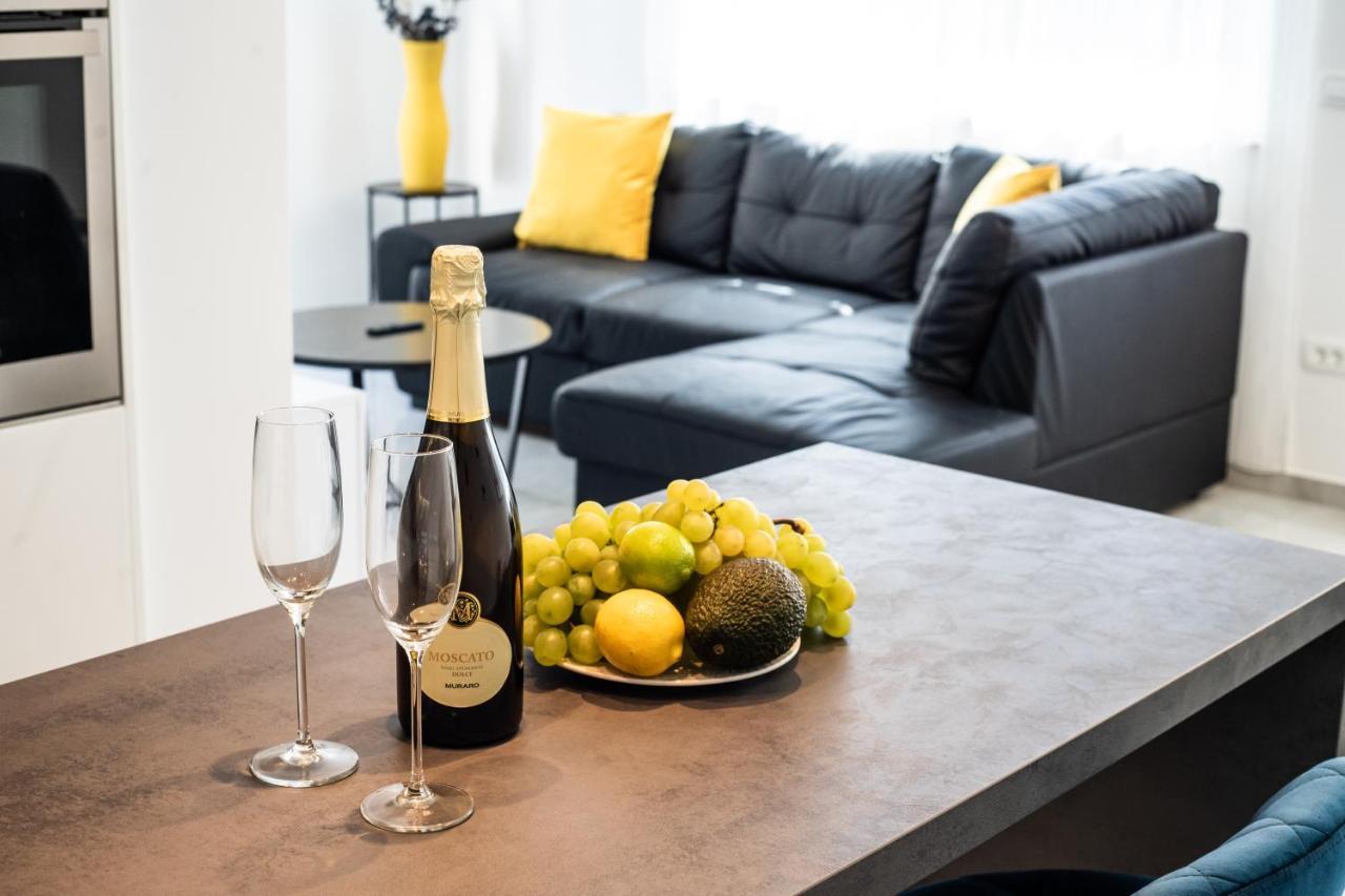 Appartement Azzurro - With Private Rooftop Jacuzzi *