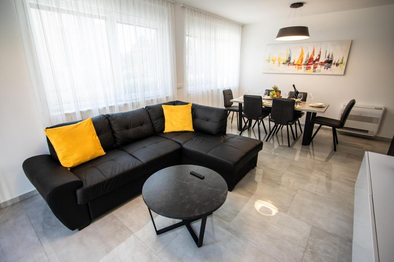 Azzurro - With Private Rooftop Jacuzzi Appartement