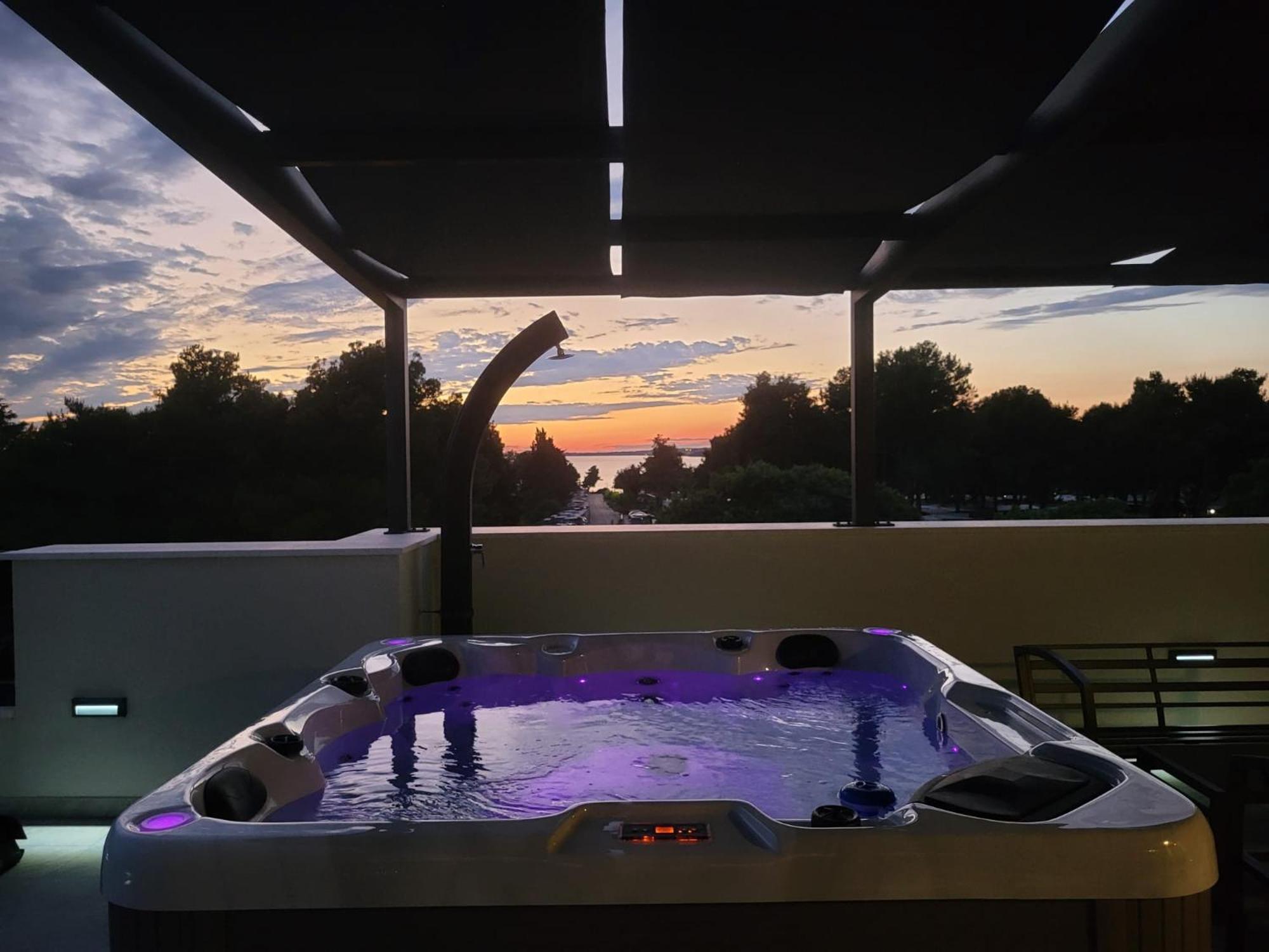 Appartement Azzurro - With Private Rooftop Jacuzzi