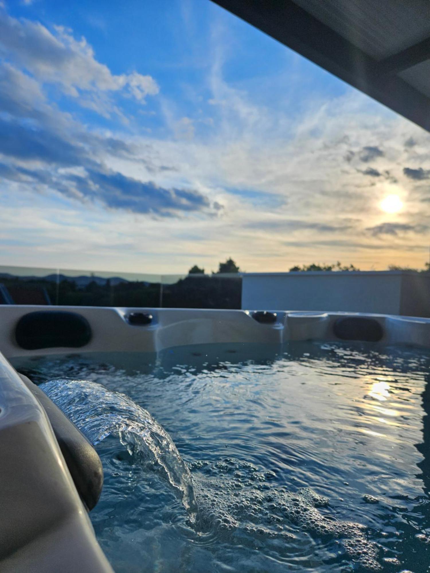 Azzurro - With Private Rooftop Jacuzzi Appartement