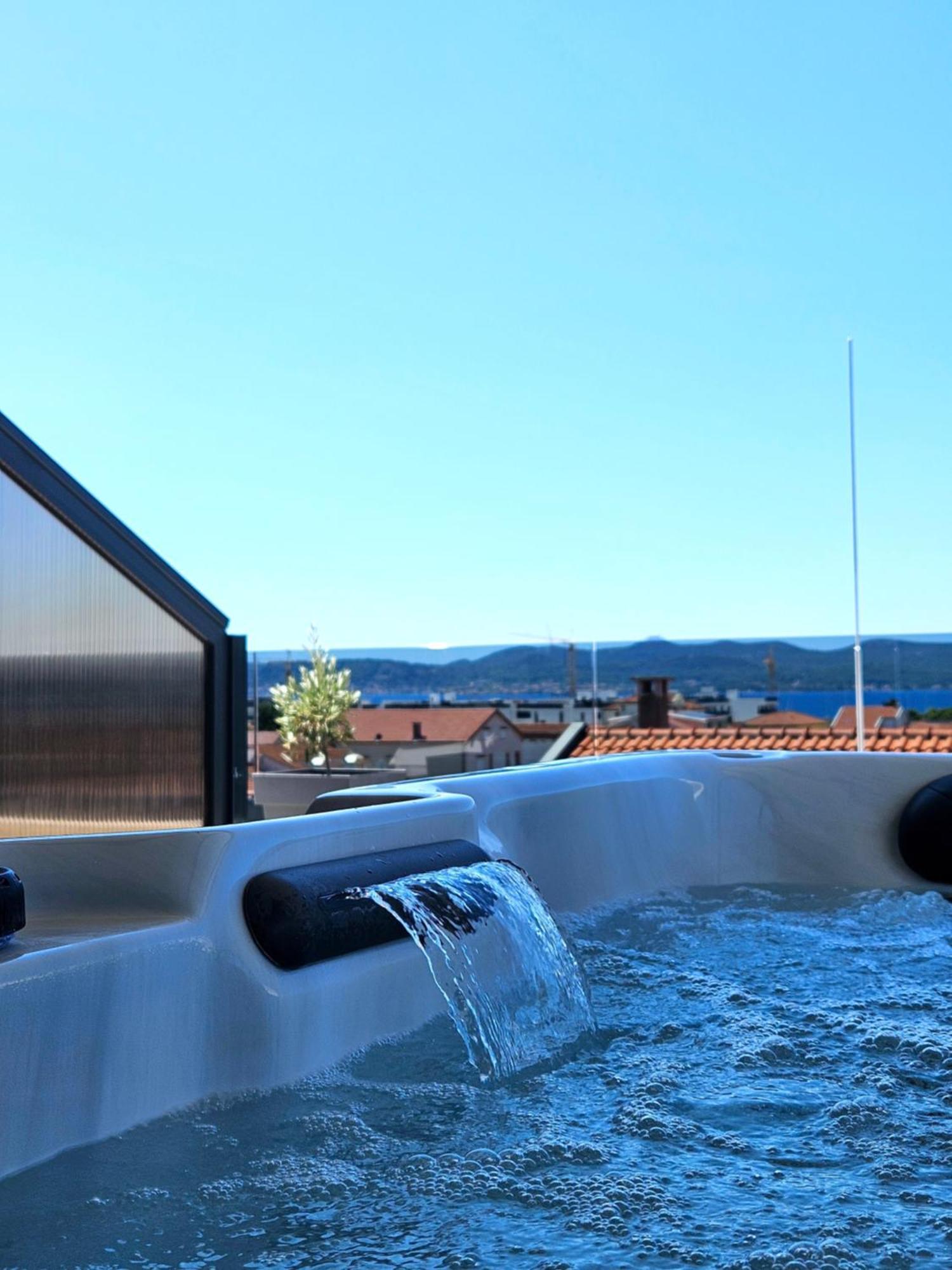 Azzurro - With Private Rooftop Jacuzzi Zadar