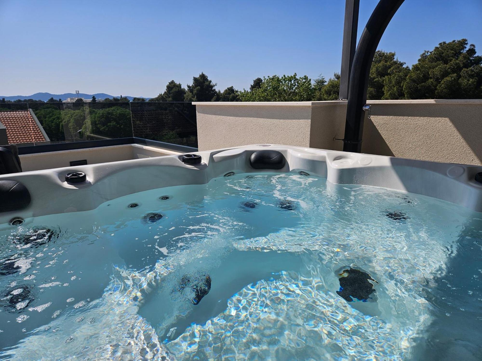 Azzurro - With Private Rooftop Jacuzzi Appartement Zadar