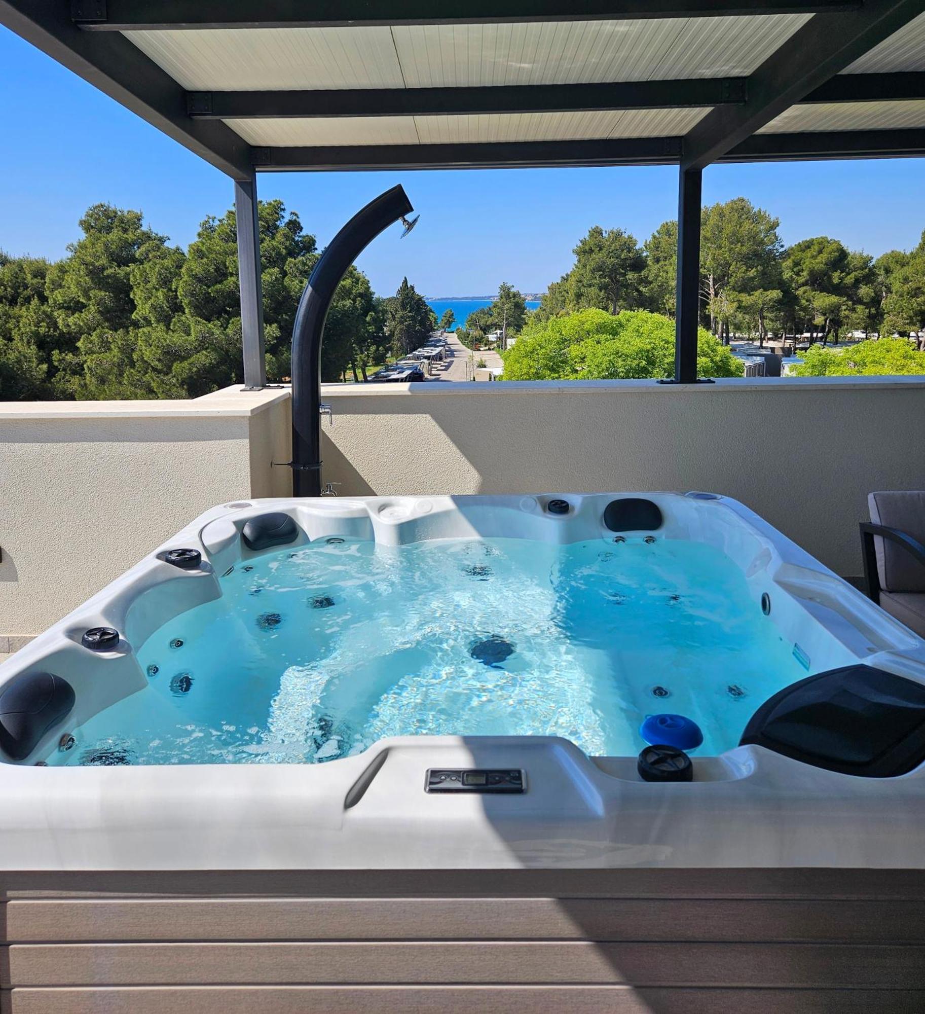 Appartement Azzurro - With Private Rooftop Jacuzzi Zadar