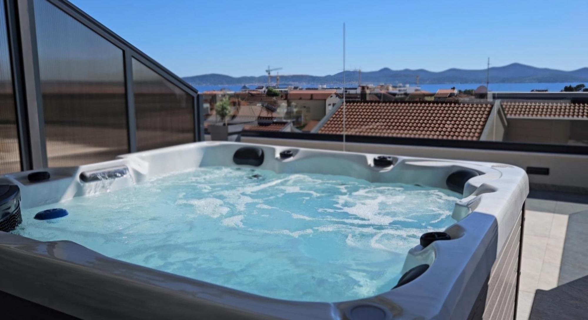 Appartement Azzurro - With Private Rooftop Jacuzzi