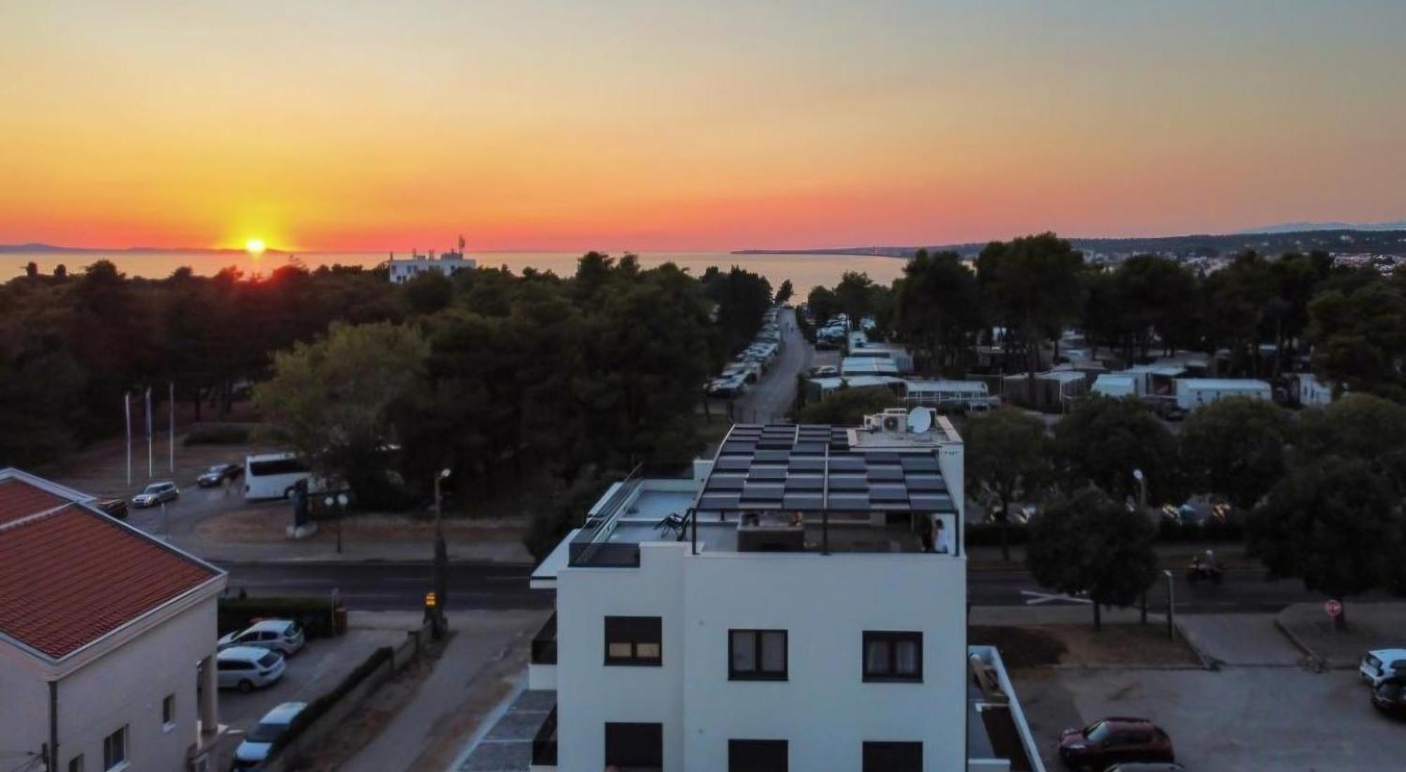 Azzurro - With Private Rooftop Jacuzzi * Zadar