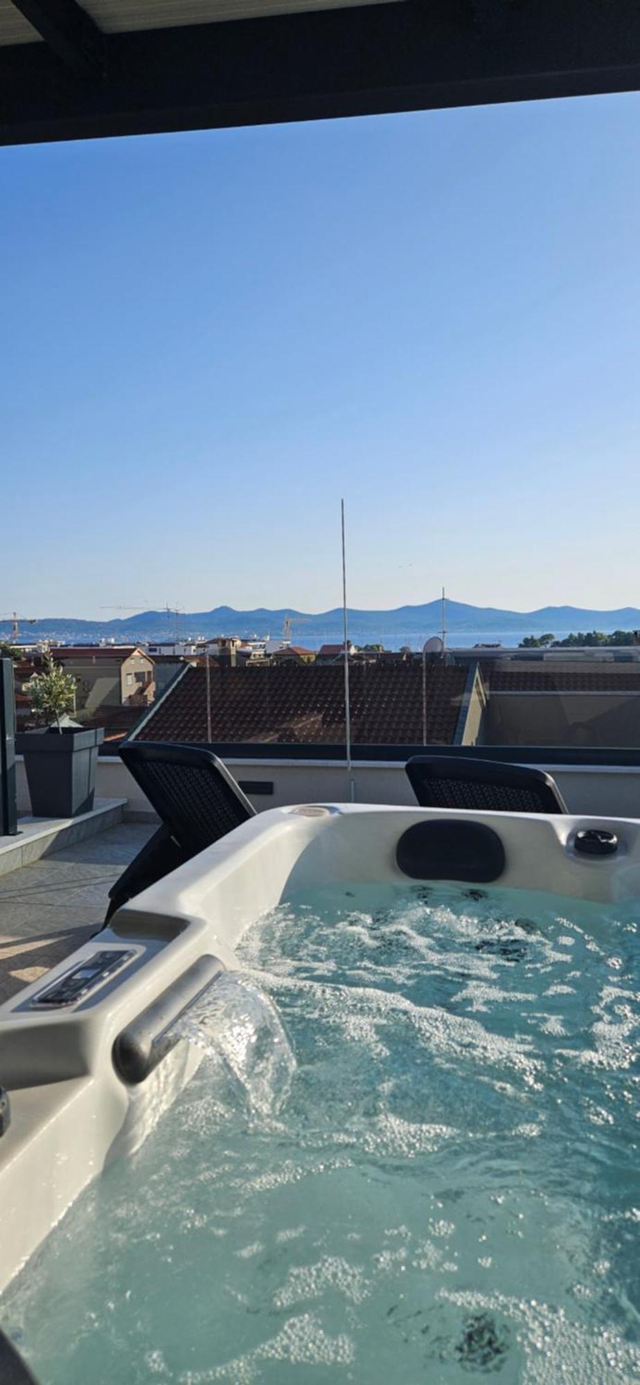 Azzurro - With Private Rooftop Jacuzzi Appartement